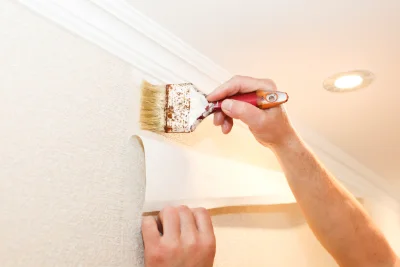 Pose de papier peint à Tréogat — revêtements muraux et toiles de verre